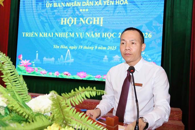 A person standing at a podium

AI-generated content may be incorrect.