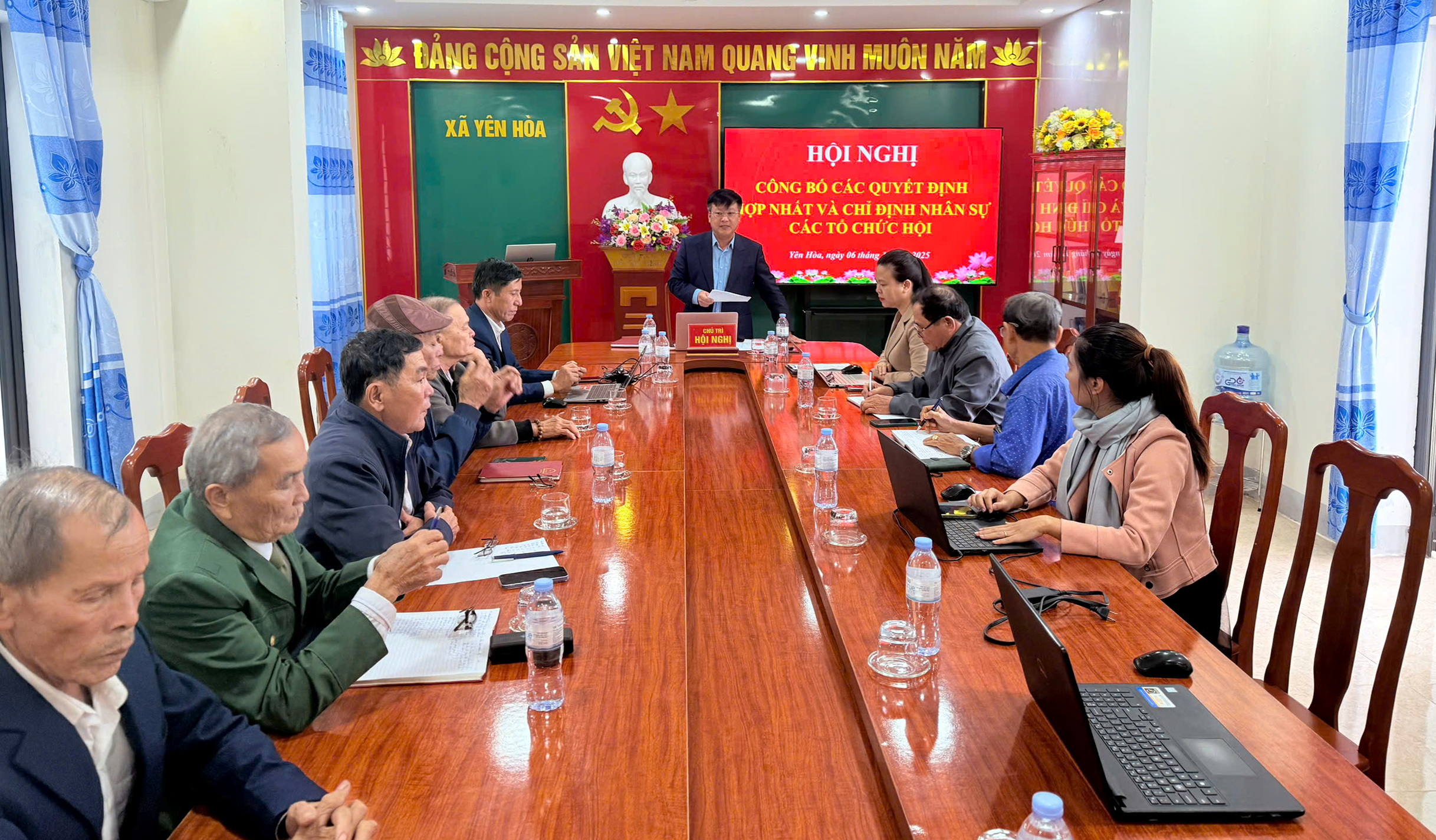 Yên Hòa: Công bố Quyết định hợp nhất 6 tổ chức Hội, kiện toàn bộ máy và chỉ định nhân sự lãnh đạo chủ chốt