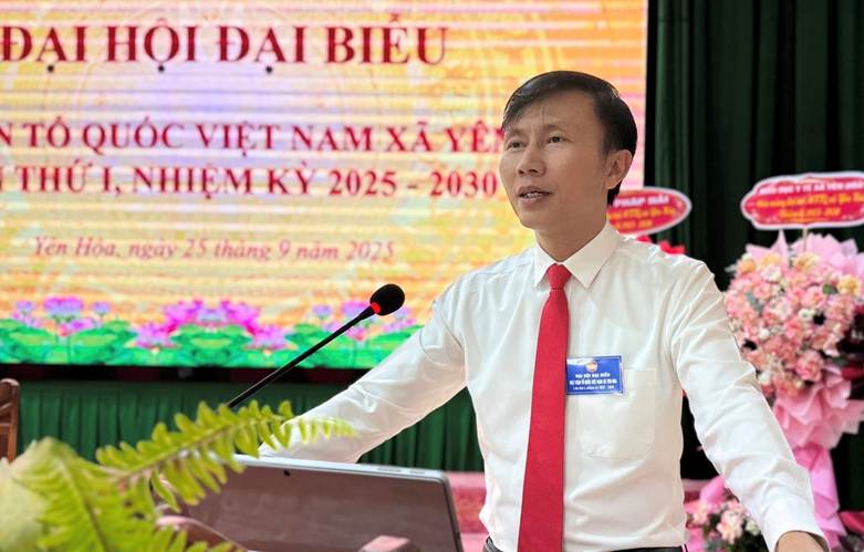 A person standing at a podium with a microphone

AI-generated content may be incorrect.