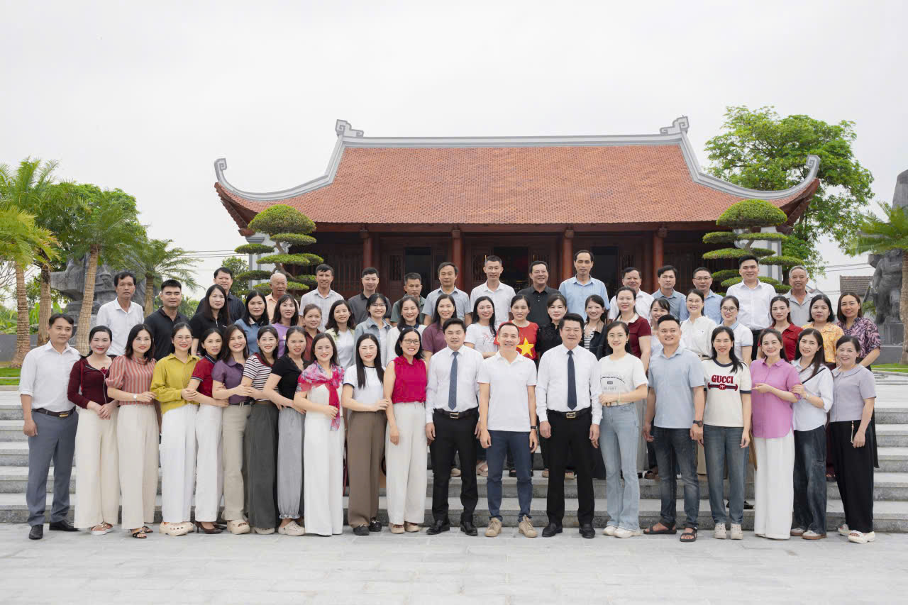 Xã Yên Hoà thành kính dâng hương tưởng niệm 120 năm ngày sinh Tổng Bí thư Hà Huy Tập và tri ân Đại tướng Võ Nguyên Giáp