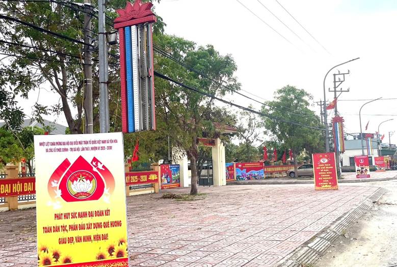 A street with signs and trees

AI-generated content may be incorrect.