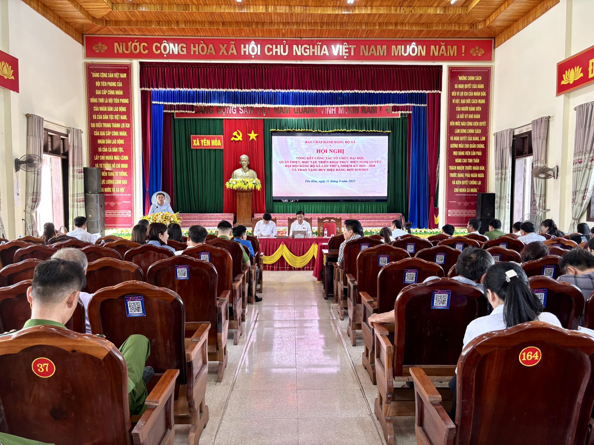 Đảng bộ xã Yên Hoà tổng kết công tác tổ chức Đại hội Đảng bộ xã Lần thứ nhất, nhiệm kỳ 2025 – 2030 và Trao tặng huy hiệu Đảng đợt 02/9/2025