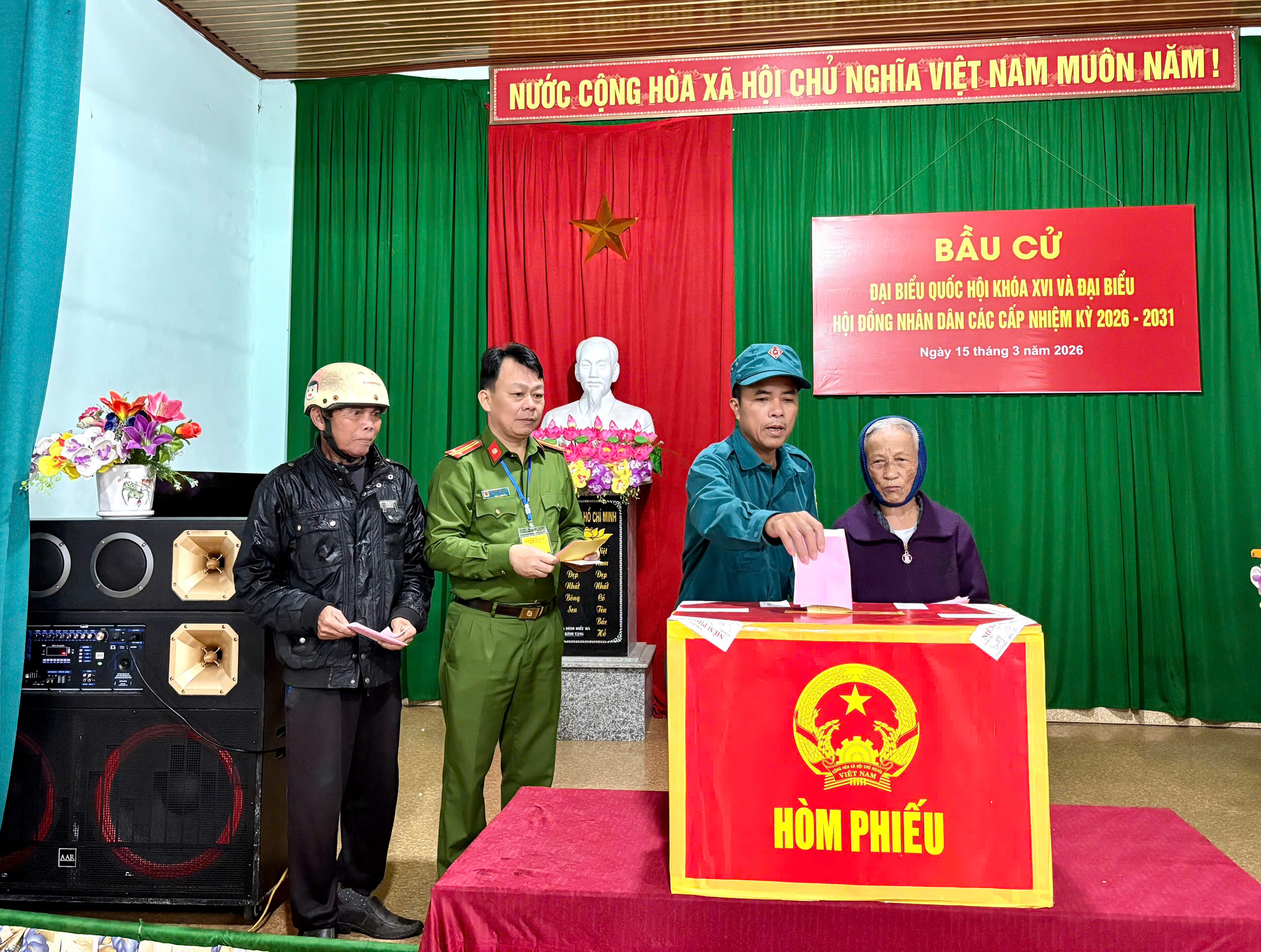 Cử tri xã Yên Hòa hân hoan tham gia ngày hội bầu cử đại biểu Quốc hội Khóa XVI và đại biểu HĐND các cấp nhiệm kỳ 2026 – 2031