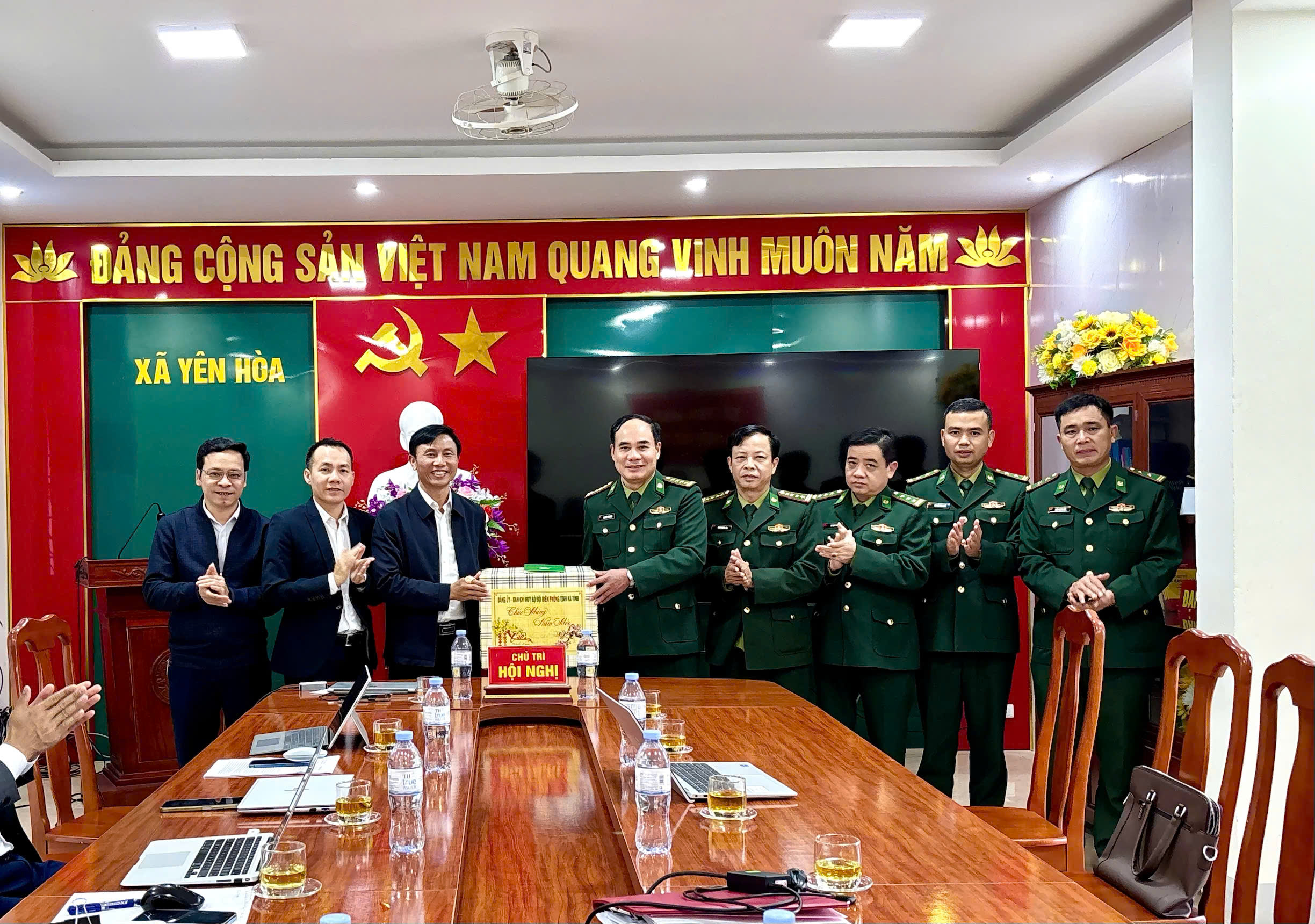 Ban Chỉ huy Bộ đội Biên phòng tỉnh Hà Tĩnh thăm và chúc tết xã Yên Hòa nhân dịp Xuân Bính Ngọ 2026