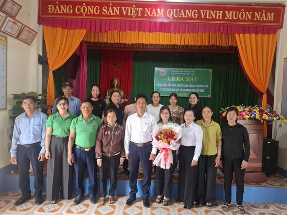Hội Nông dân xã Yên Hòa ra mắt Tổ Hội nông dân nghề nghiệp chăn nuôi gà thương phẩm