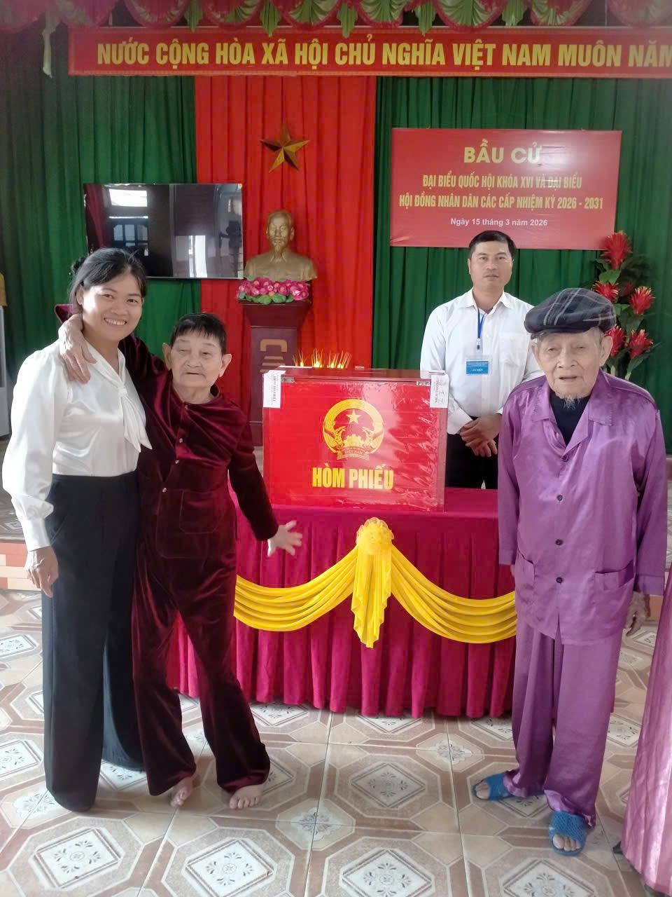 Xã Yên Hoà: Cặp vợ chồng 96 tuổi tích cực tham gia bỏ phiếu đại biểu Quốc hội khoá XVI và HĐND các cấp nhiệm kỳ 2026 - 2031