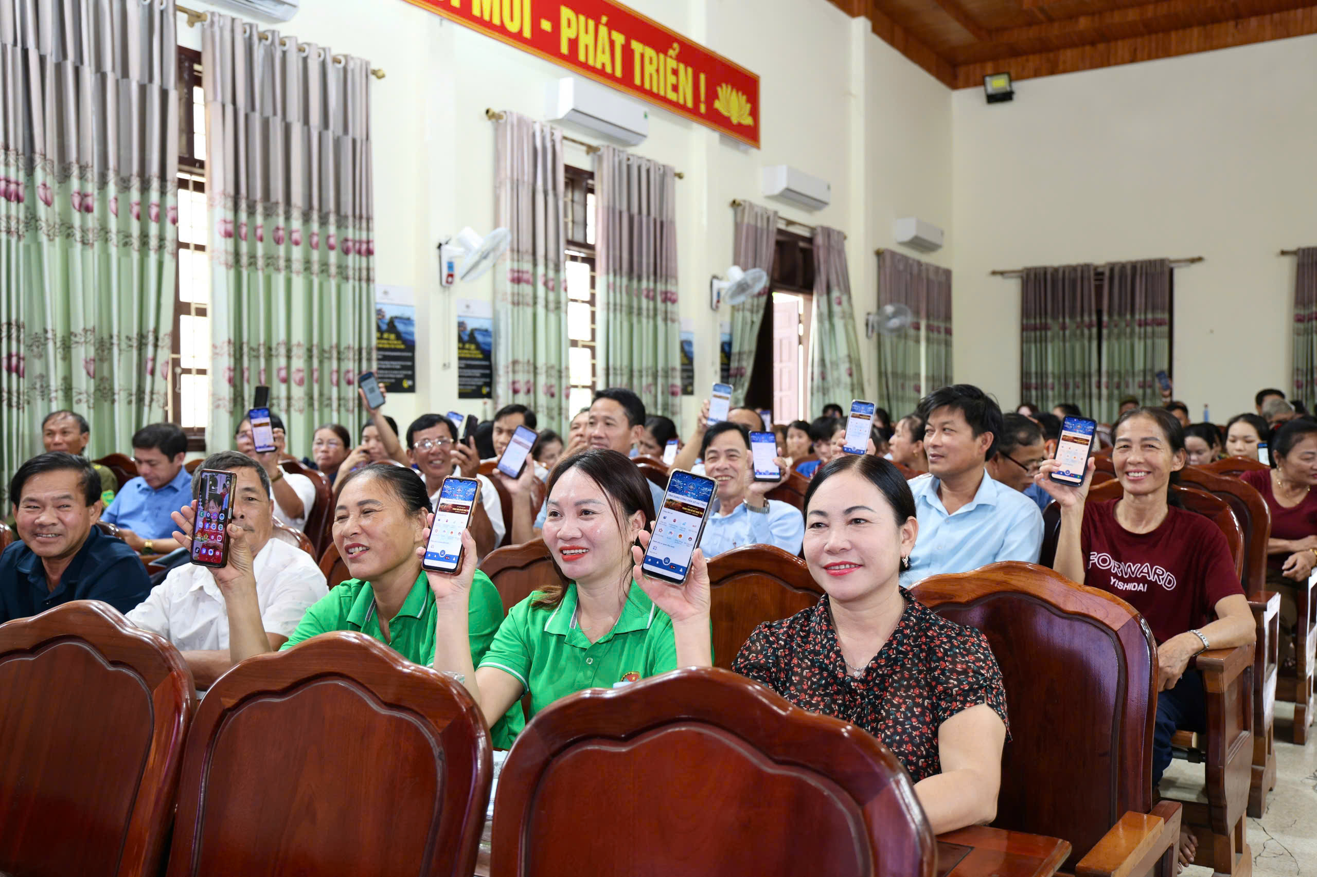 Tin truyền hình: 200 người dân xã yên Hòa tham gia tập huấn kỹ năng chuyển đổi số