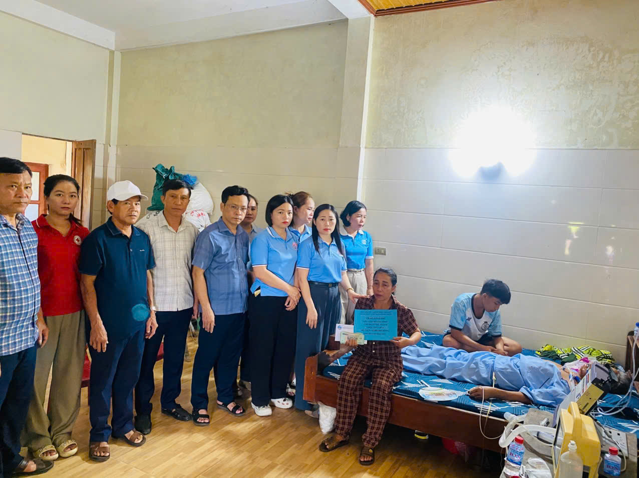 Yên Hoà: Trao 65 triệu đồng chung tay san sẻ với gia đình mang nhiều nỗi đau bệnh tật 