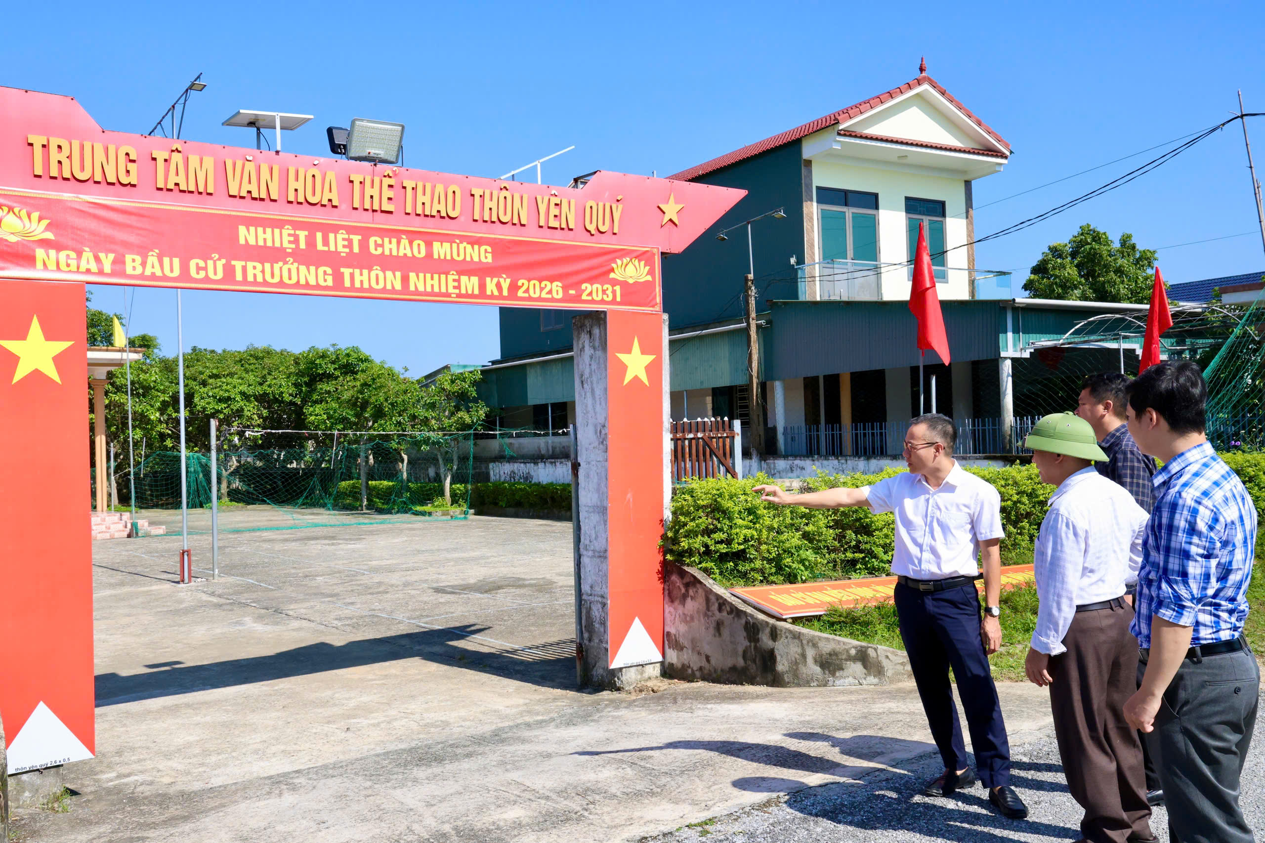 Lãnh đạo xã Yên Hòa kiểm tra công tác chuẩn bị bầu cử Trưởng thôn tại các thôn