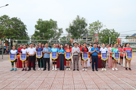 Tin truyền hình: Yên Hòa tổ chức thành công giải bóng chuyền nữ năm 2026