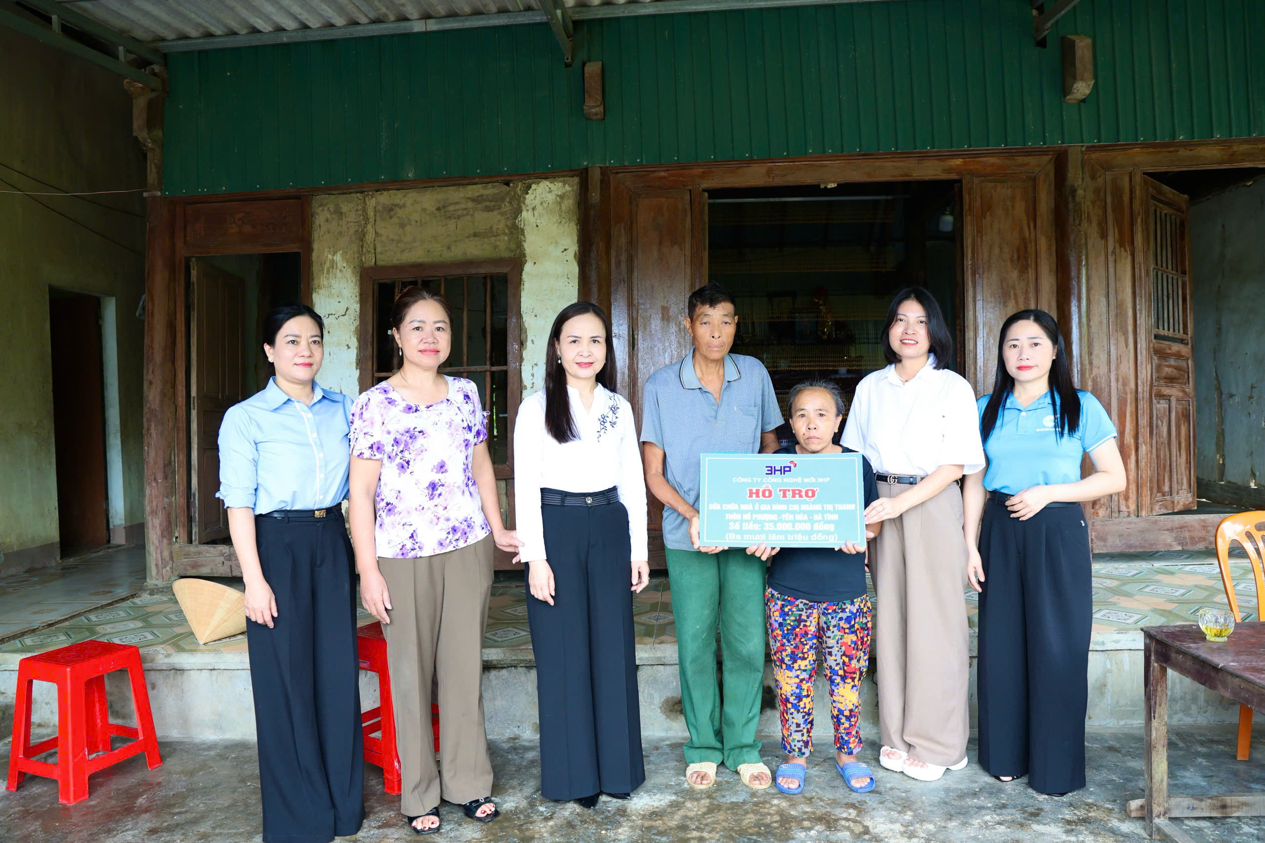 Tin truyền hình: Yên Hòa Trao hỗ trợ sửa chữa nhà ở cho hội viên phụ nữ khó khăn và trao quà quà cho hội viên phụ nữ, trẻ em có hoàn cảnh khó khăn 