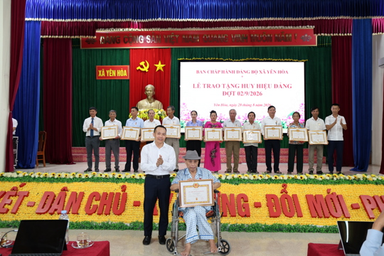 Xã Yên Hoà trao tặng Huy hiệu Đảng cho 60 đảng viên đợt 02/9/2026
