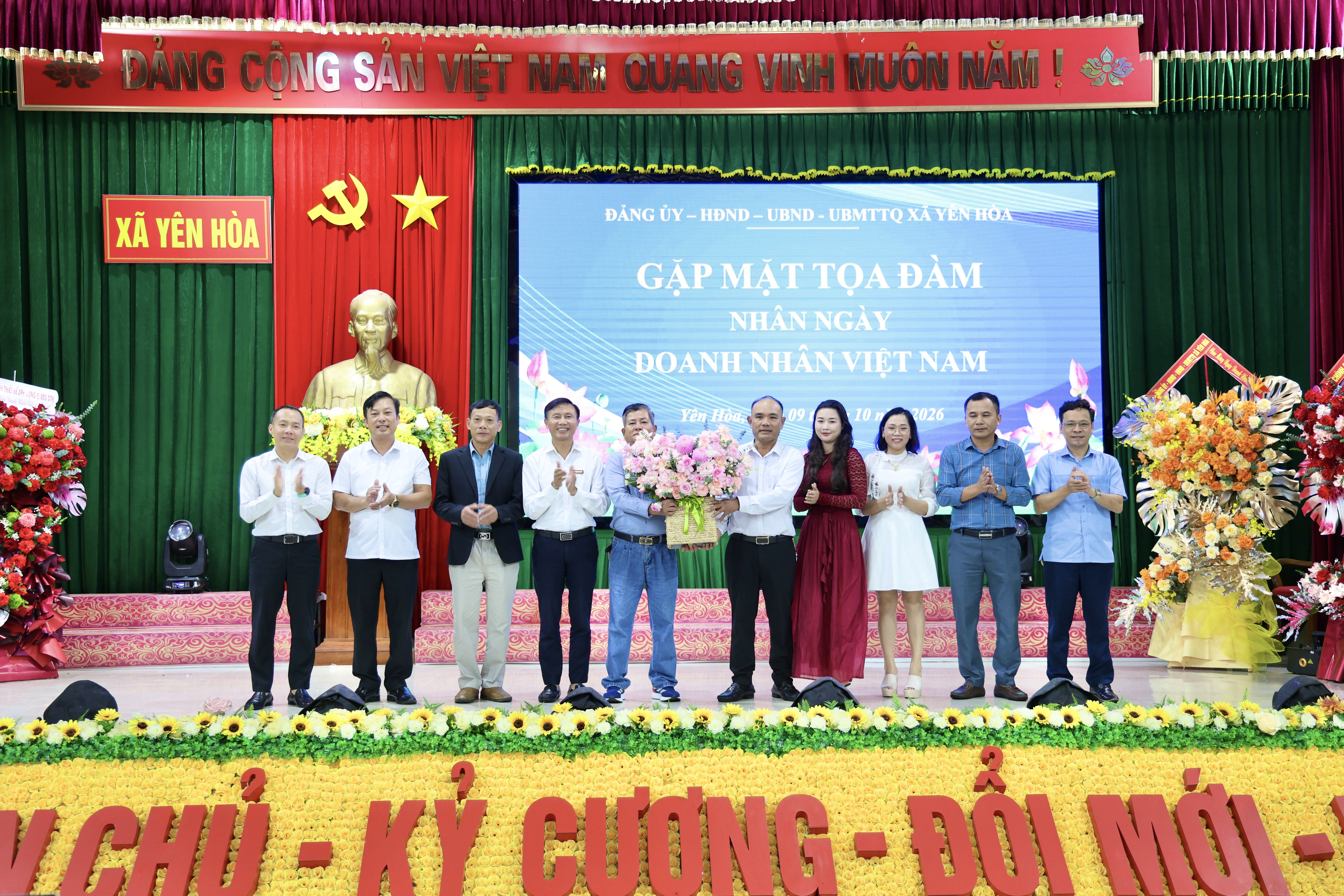 Tin truyền hình: Xã Yên Hoà gặp mặt, tọa đàm nhân ngày Doanh nhân Việt Nam