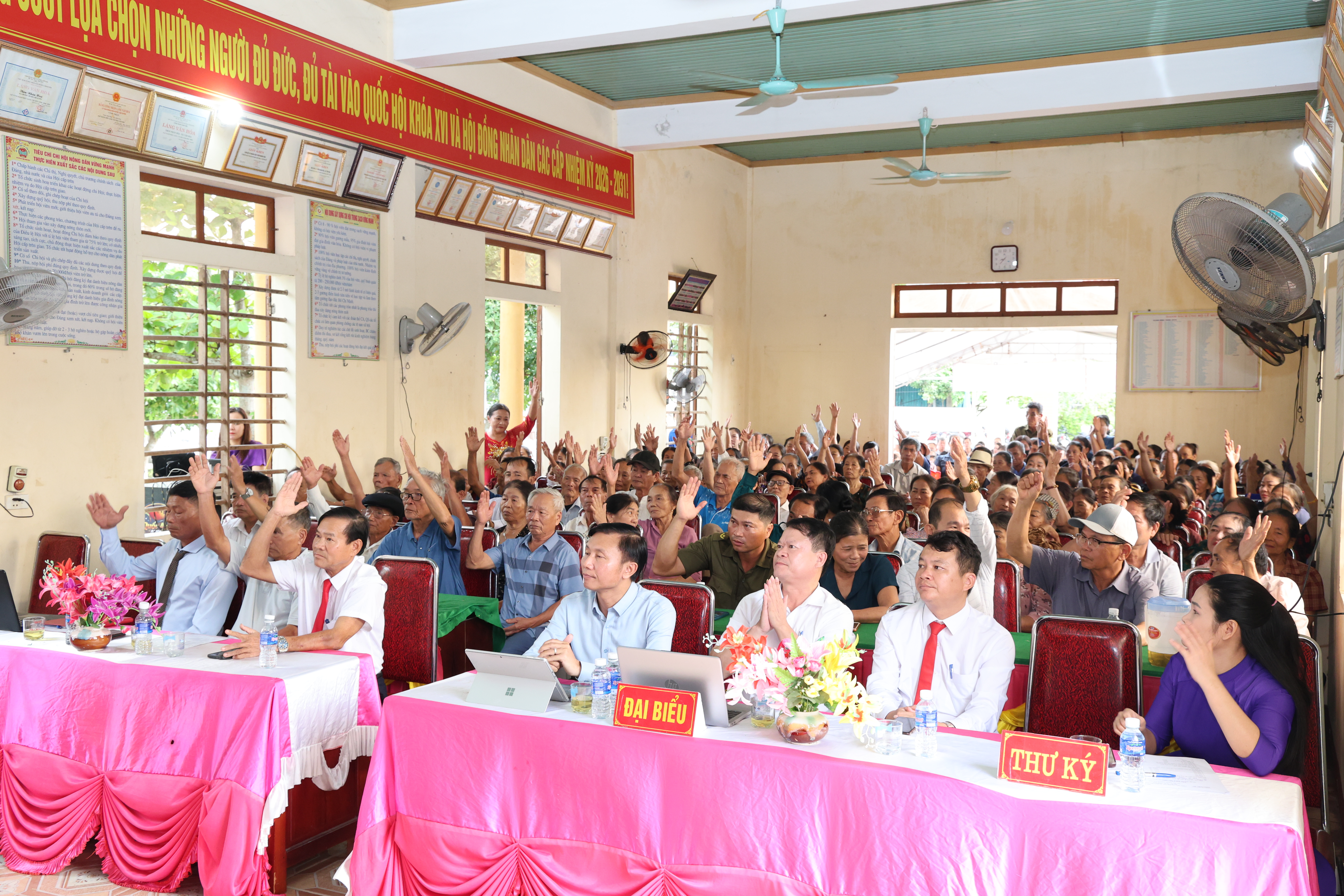 Tin truyền hình: Yên Hòa tổ chức thành công bầu cử trưởng thôn nhiệm kỳ 2026-2031
