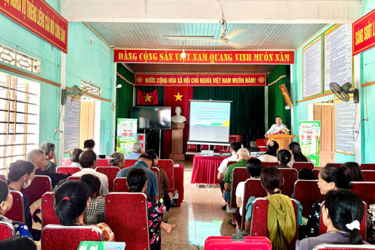 Hội Nông dân xã Yên Hoà tổ chức tập huấn kỹ thuật sử dụng phân bón cho bà con nông dân