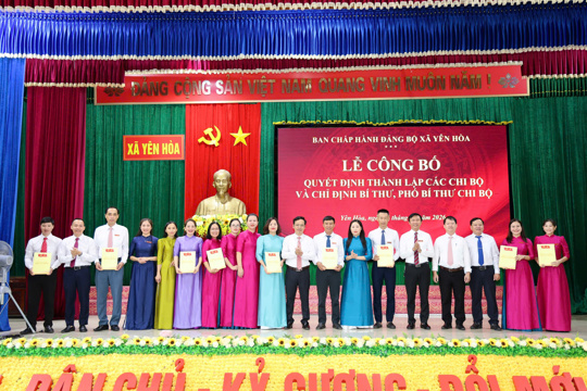 Xã Yên Hòa tổ chức công bố Quyết định thành lập Chi bộ các ban, phòng, ngành cấp xã 