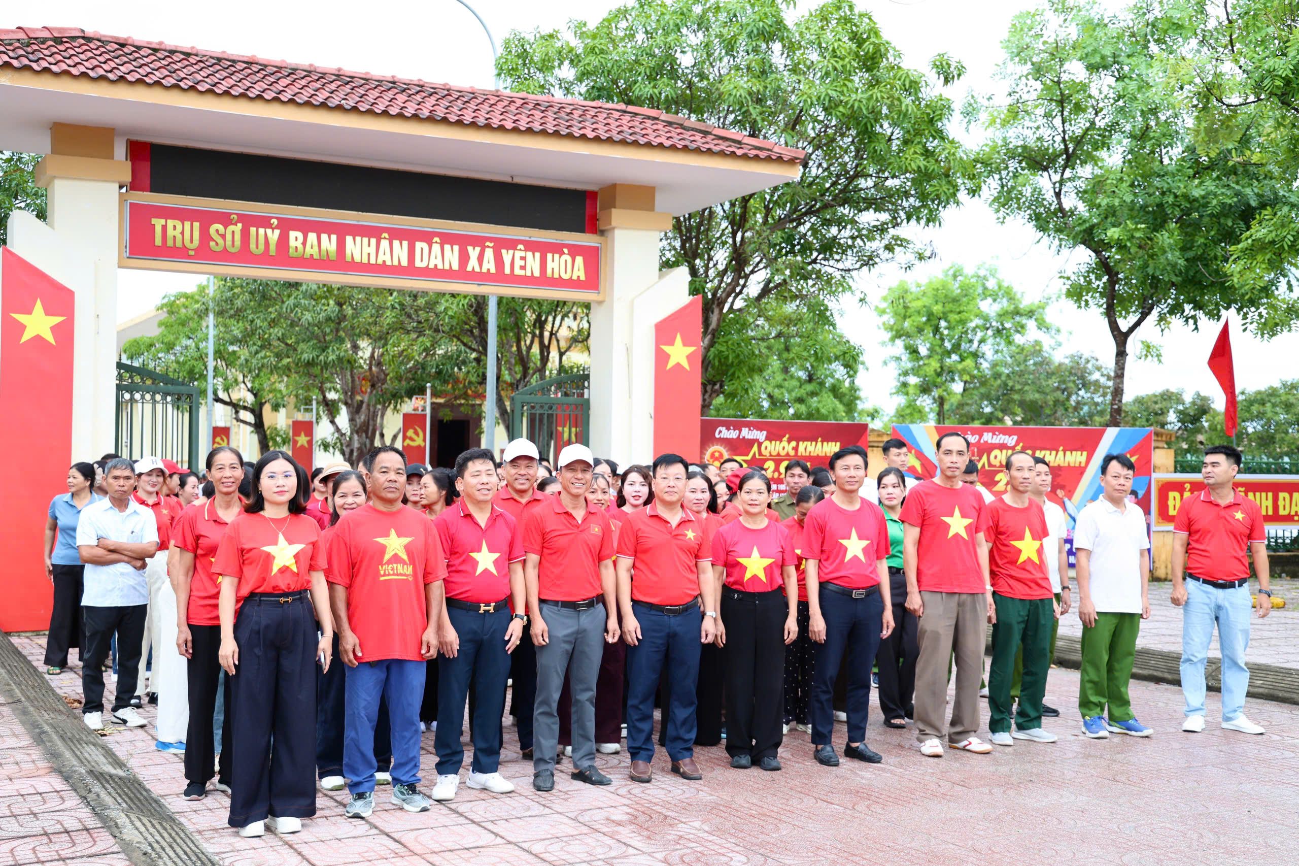 Xã Yên Hoà tổ chức chương trình “Cùng Việt Nam tiến bước” - 10 tỷ bước xanh - Vì Việt Nam vững bền
