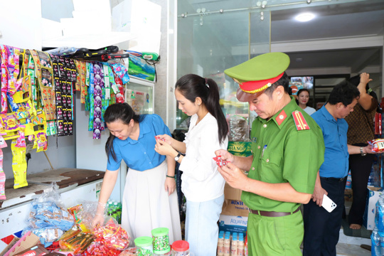 Tin truyền hình: Xã Yên Hòa kiểm tra an toàn thực phẩm dịp Tết Trung thu 2026