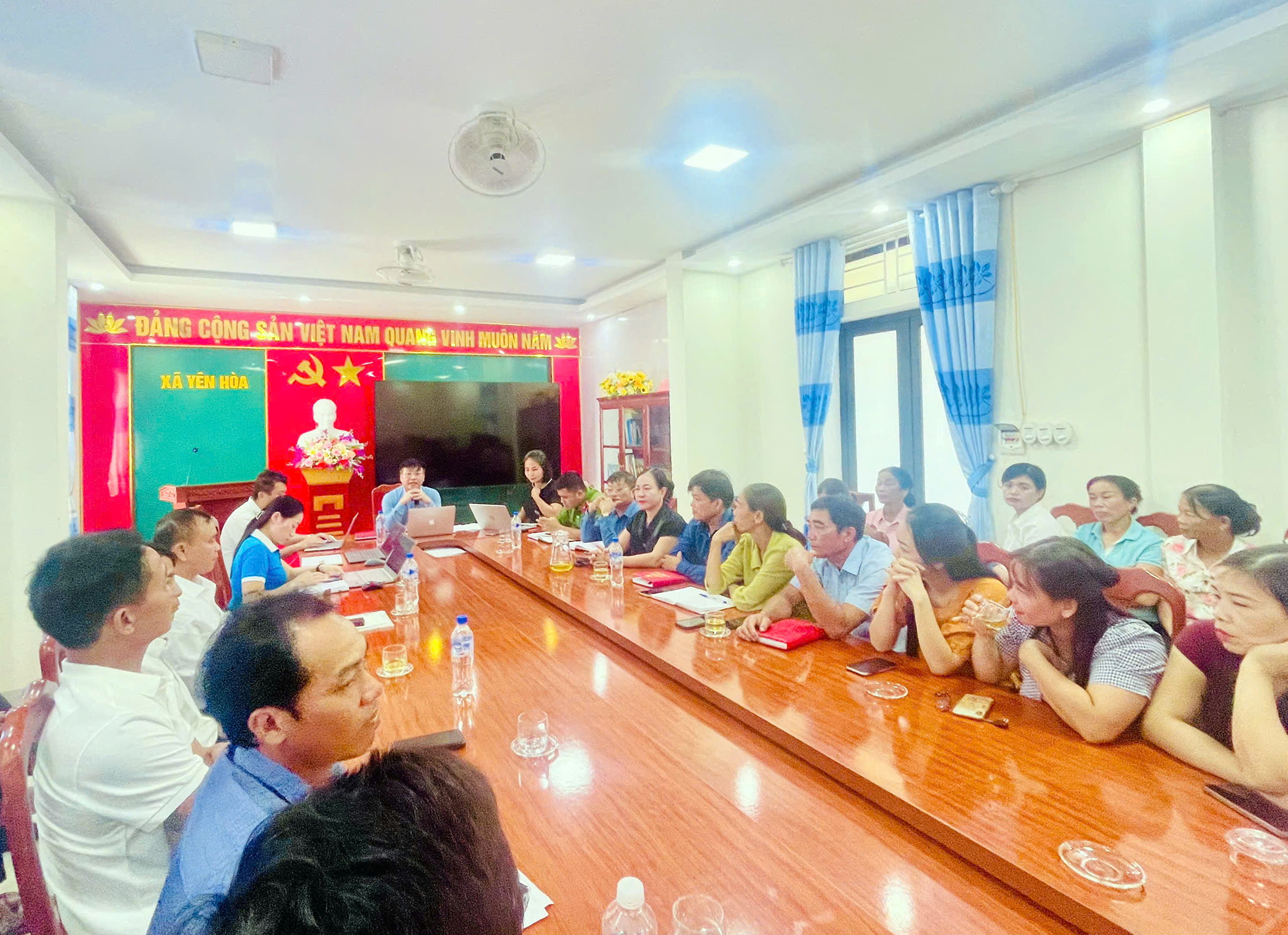 Xã Yên Hòa ra quân vệ sinh môi trường chào mừng Đại hội Đảng bộ xã lần thứ I và 80 năm Quốc khánh 2/9
