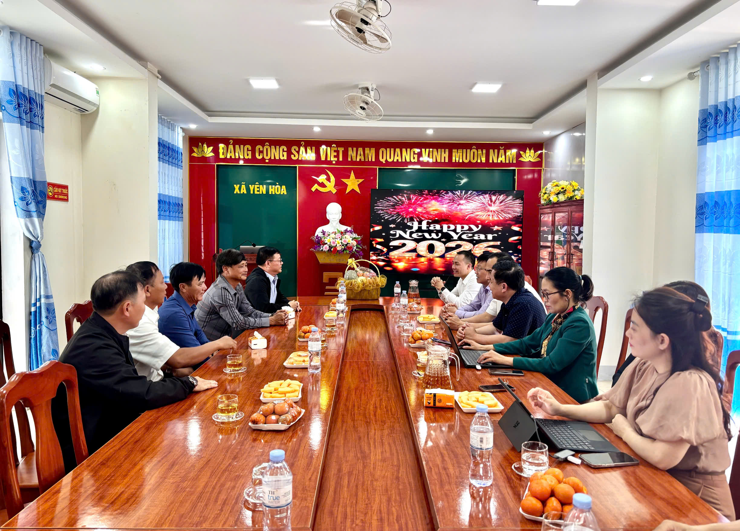 GIÁO XỨ MỸ HÒA THĂM VÀ CHÚC TẾT ĐẢNG ỦY, HĐND, UBND, ỦY BAN MTTQ XÃ YÊN HÒA 