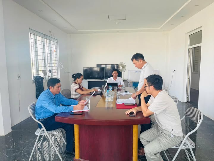 Xã Yên Hoà kiểm tra hoạt động nhà máy điện năng lượng mặt trời