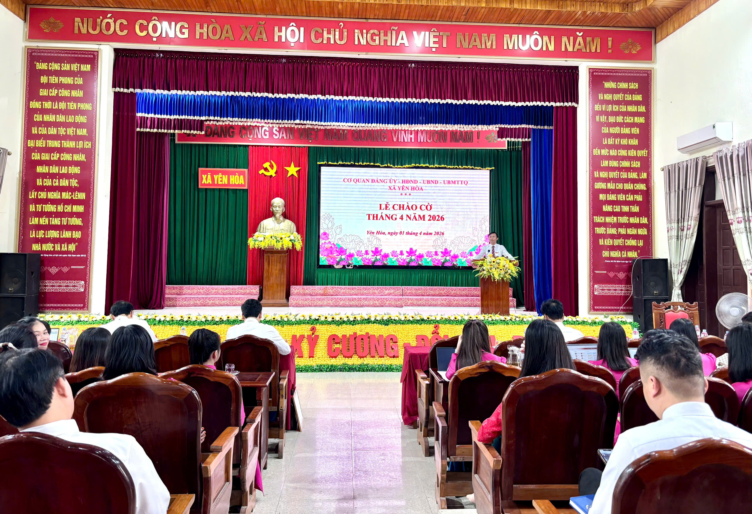 Xã Yên Hòa trang nghiêm tổ chức chào cờ đầu tháng 4 và sinh hoạt chuyên đề về Tổng Bí thư Hà Huy Tập 