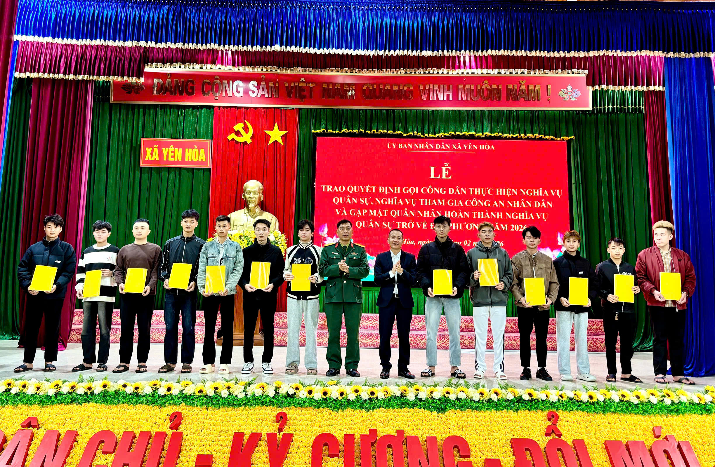 Xã Yên Hoà giao quyết định gọi công dân nhập ngũ năm 2026 và gặp mặt quân nhân hoàn thành nghĩa vụ quân sự 